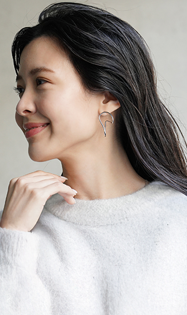 【ヴィリーナアクセサリー】オービットピアス(ゴールド/シルバー）