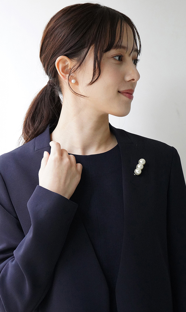 スリーパールブローチ（クロス付き）