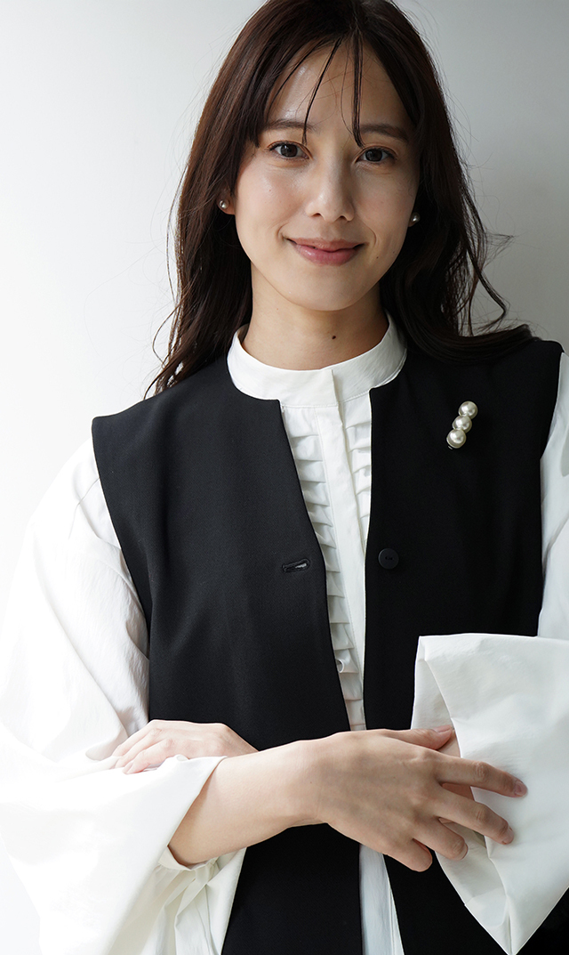 スリーパールブローチ（クロス付き）