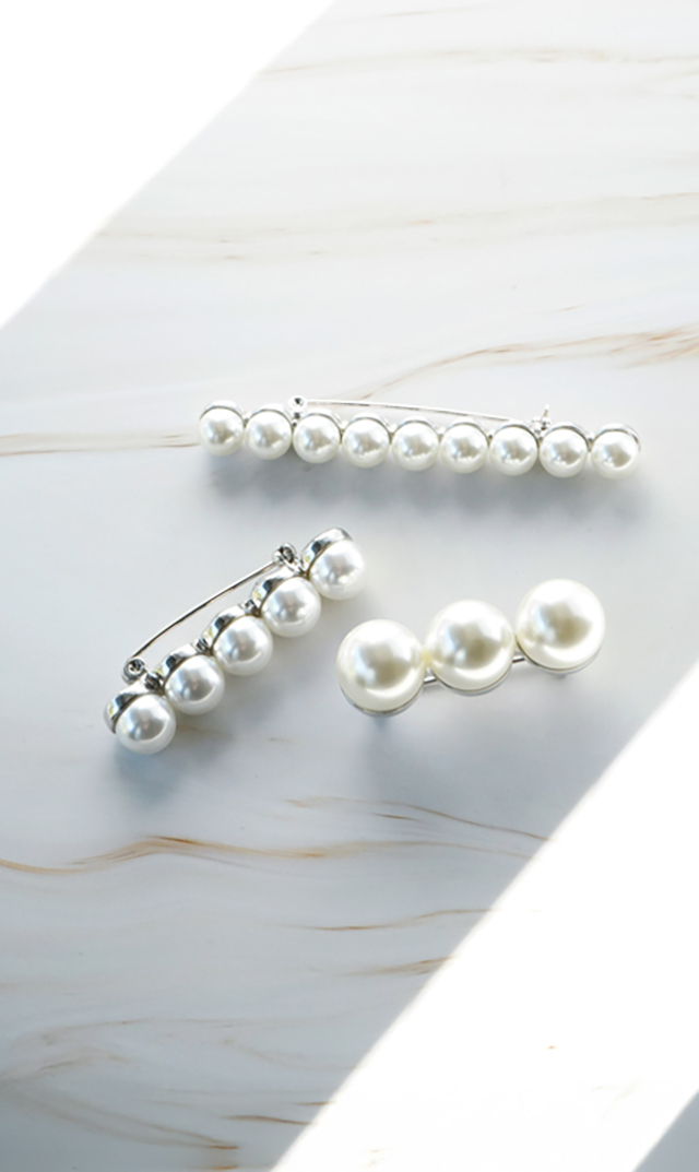 スリーパールブローチ（クロス付き）