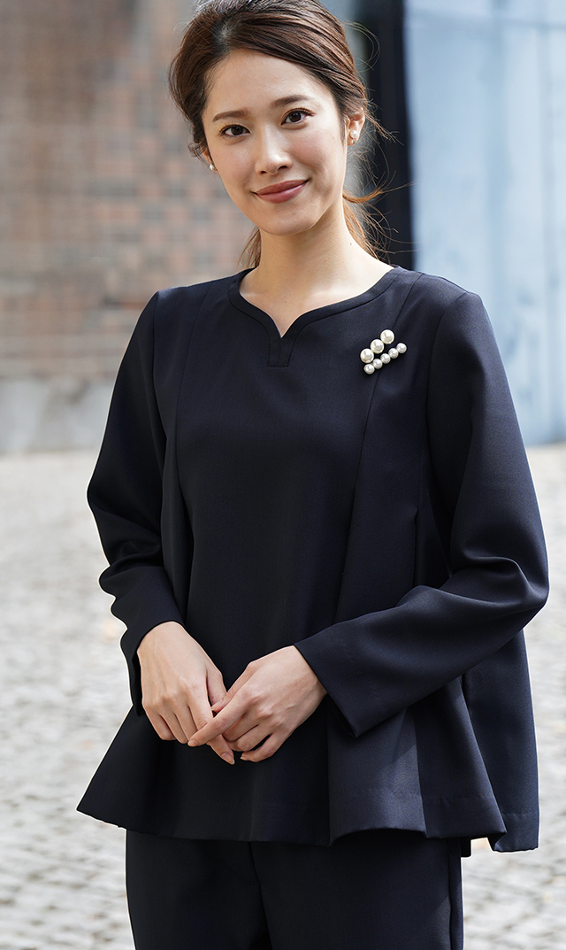 スリーパールブローチ（クロス付き）