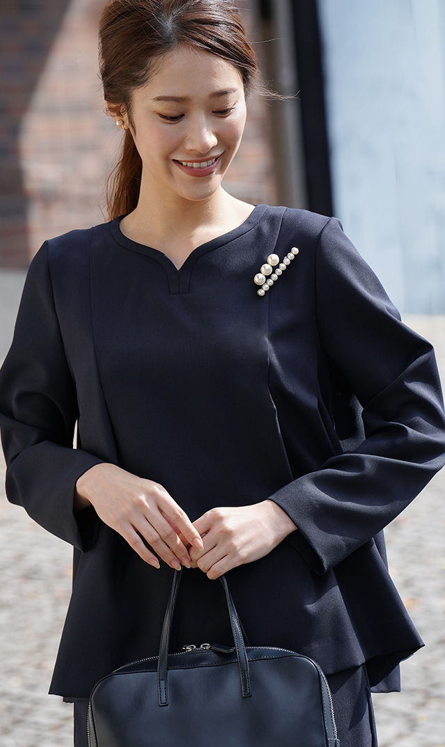 スリーパールブローチ（クロス付き）