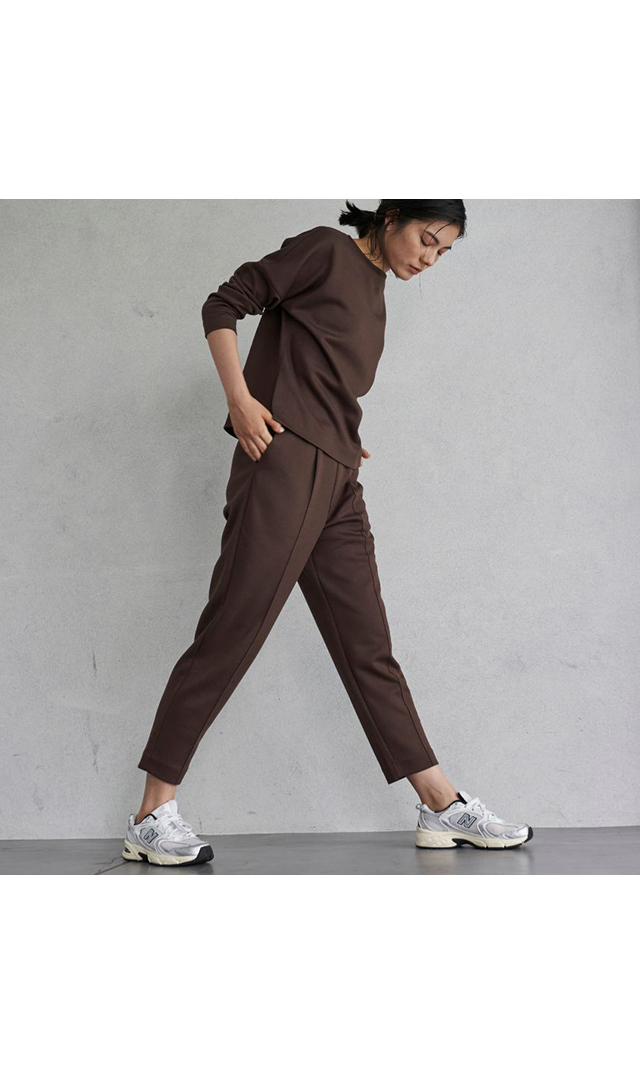 トップスとパンツのジャージセットアップ4色展開