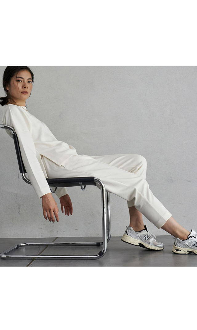 トップスとパンツのジャージセットアップ4色展開