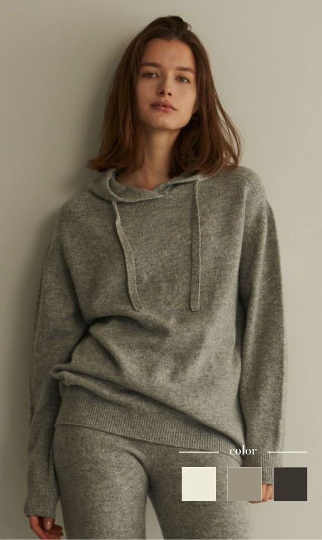 上質なウールとカシミヤのやわらかさに、シルクのなめらかさを加えた