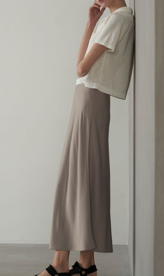 カジュアルアップしながらデイリーコーデに取り入れやすい“サテン