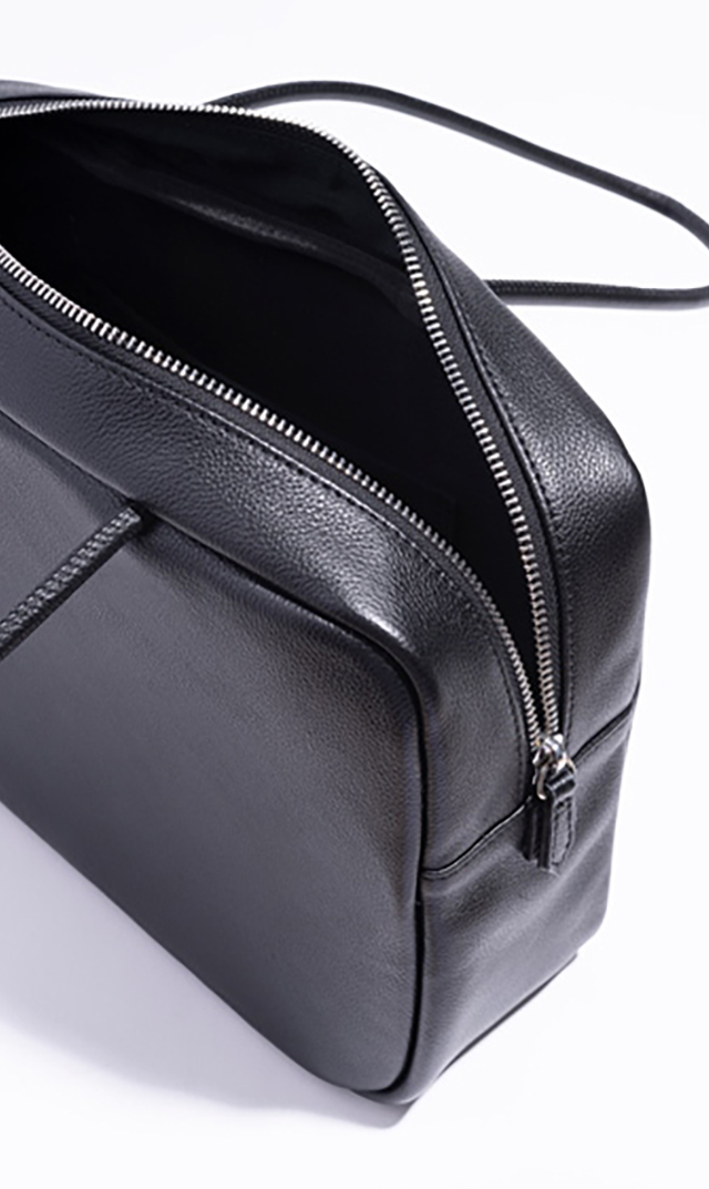希少✨ ビルアンバーグ ショルダーバッグ レザー A4 ブラック 保存袋付き レザー ボクシーバッグ - ブラック | CHARLES & KEITH