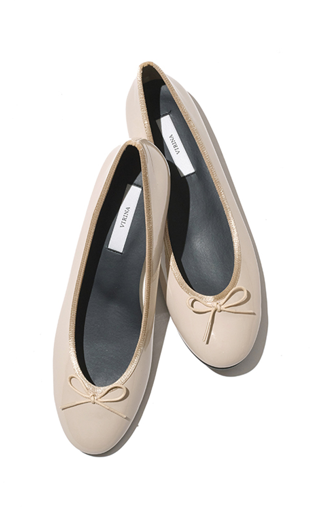 【ヴィリーナ】晴雨兼用ラウンドバレエシューズ(エナメルベージュ)　