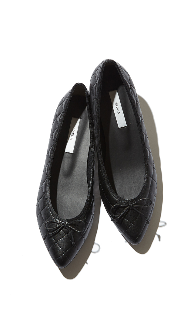 【ヴィリーナ】晴雨兼用ポインテッドバレエシューズ（キルティングブラック）