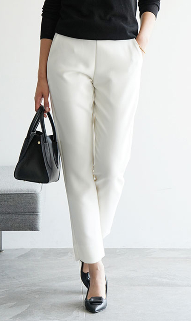 【ヴィリーナ】アヴァテーパードパンツ（ホワイト）