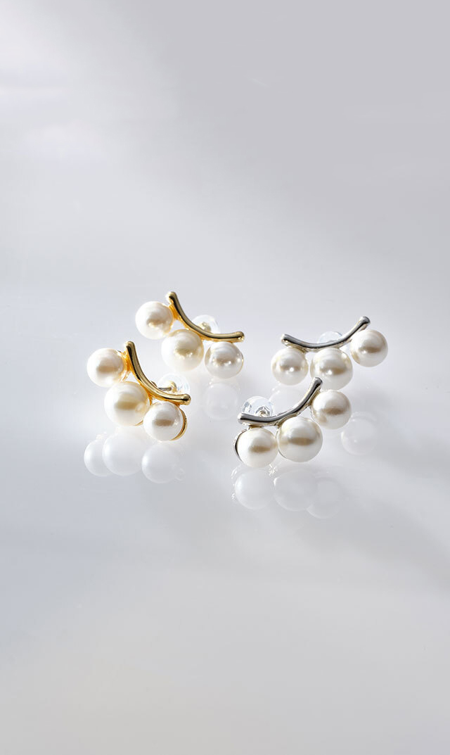 【ヴィリーナアクセサリー】クレッセントパールピアス/イヤリング(ホワイト)　