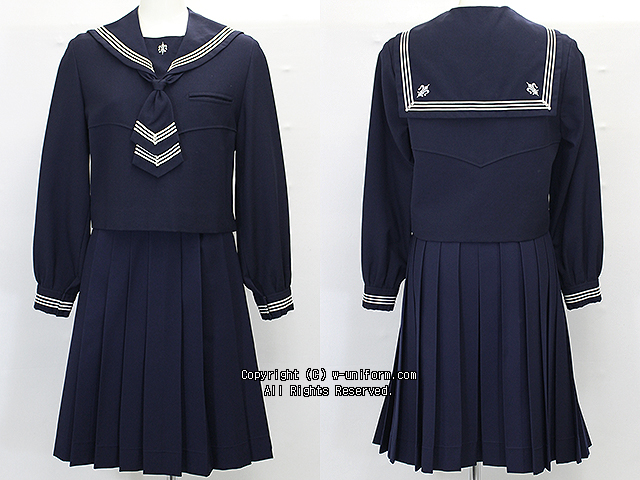 湘南白百合学園の制服（冬）