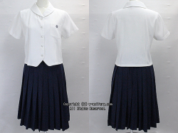 京都聖母学院の制服（夏）