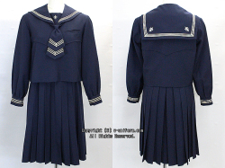 白百合学園の制服（冬）