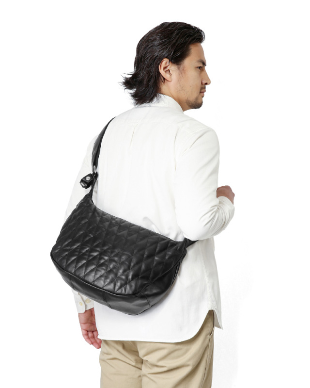 【希少】Schott ショット レザー バナナ ショルダー キルティン Schott ショット パデッド バナナ ショルダーバッグ 本革 キルティング