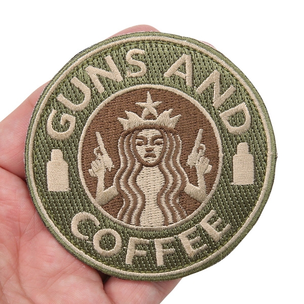 ★カートで割引対象品★【ネコポス便対応】GUNS AND COFFEE ワッペン (パッチ）ベルクロ付き GREEN&TAN  Smallサイズ【T】
