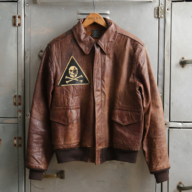 WW2 US ARMY AIR CORP A-2 フライトジャケット with Jolly Roger Skull and Bones Bombermont patch サイズ38【T】【キャンペーン対象外】