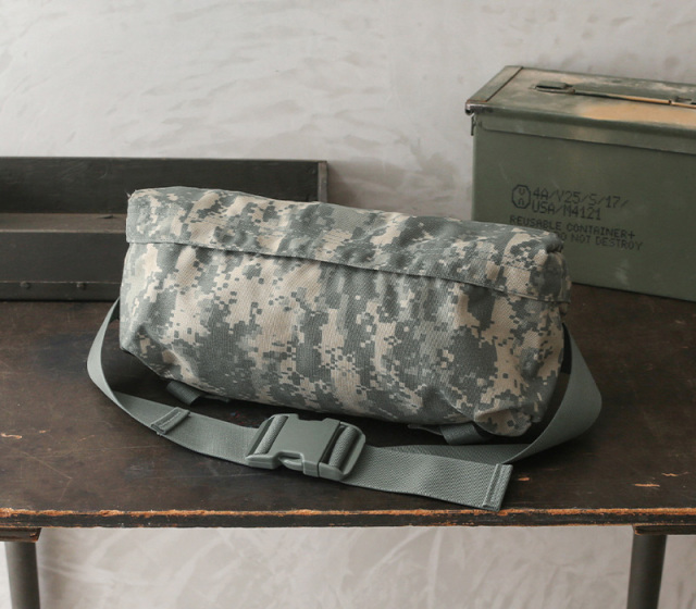 米軍ウエストポーチ厚皮製 MILITARY 実物 新品 デッドストック 米軍 MOLLE II ウエスト