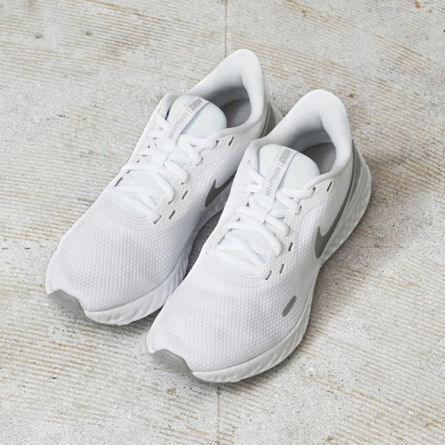 新品 NIKE ナイキ社製 スポーツシューズ レボリューション5 ウィメンズ【キャンペーン対象外】【I】ミリタリー