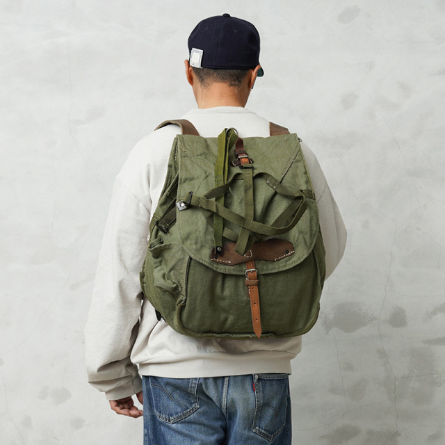 実物 USED ルーマニア軍 VINTAGE マウンテン バックパック キャンバスストラップ【キャンペーン対象外】【I】ミリタリー
