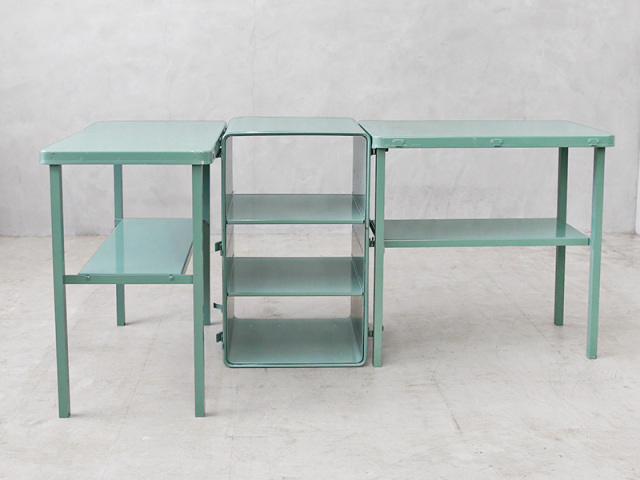 米軍が器具などを収納するステーションデスク MEDICAL INSTRUMENT