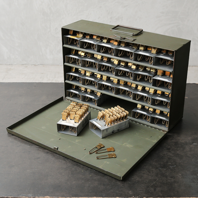 実物 USED 米軍 KEYES DAVIS社製 60’s ヴィンテージ 真鍮製 ランドリーピン エンボス ケース付き フルセット【キャンペーン対象外】【I】
