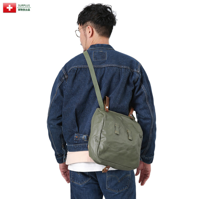 ☆今だけ15%OFF☆実物 USED スイス軍 PVC レザー ショルダーバッグ ミリタリーファッション 軍放出品 軍服【キャンペーン対象外】【T】