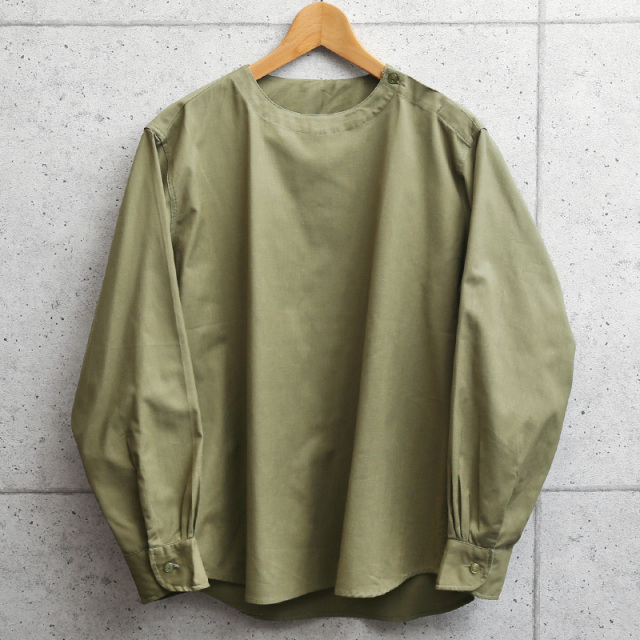実物 新品 デッドストック ルーマニア軍 スリーピングシャツ 肩開き オリーブ【キャンペーン対象外】 軍服 ミリタリーファッション 軍放出品【I】