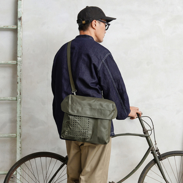 実物 新品 デッドストック スイス軍 PVC RADIO ショルダーバッグ  