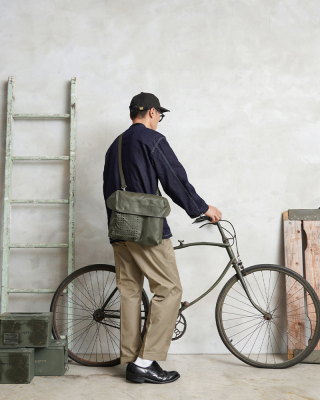 実物 新品 デッドストック スイス軍 PVC RADIO ショルダーバッグ  