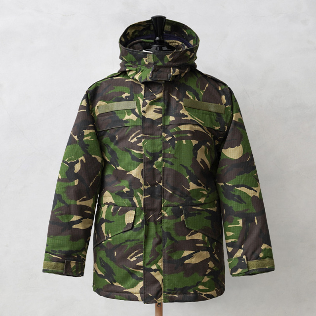 ☆今だけ15%OFF☆実物 新品 デッドストック ルーマニア軍 M2002 リップストップ WATERPROOF PADDING ウィンターパーカー ネイビーフリース DPMカモ【キャンペーン対象外】【I】ミリタリー