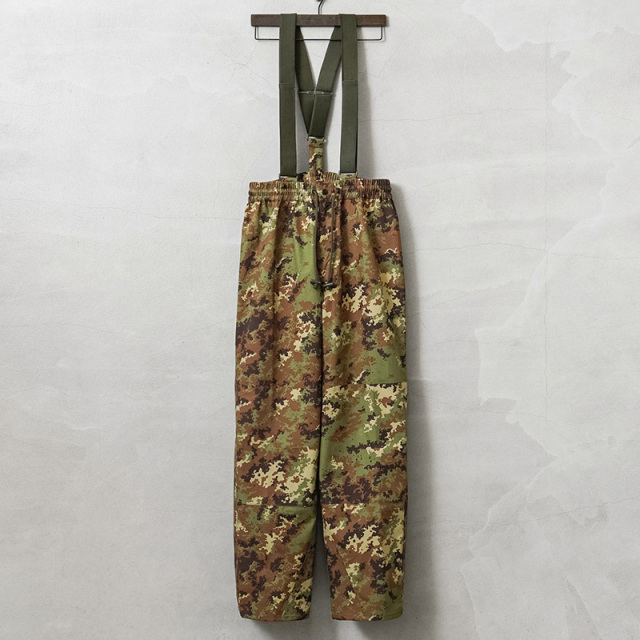 ★割引中15％OFF★実物 新品 デッドストック イタリア軍 ALL-WEATHER WATERPROOF オーバーパンツ サスペンダー付き ベジタトカモ【HARD TYPE】【キャンペーン対象外】【I】