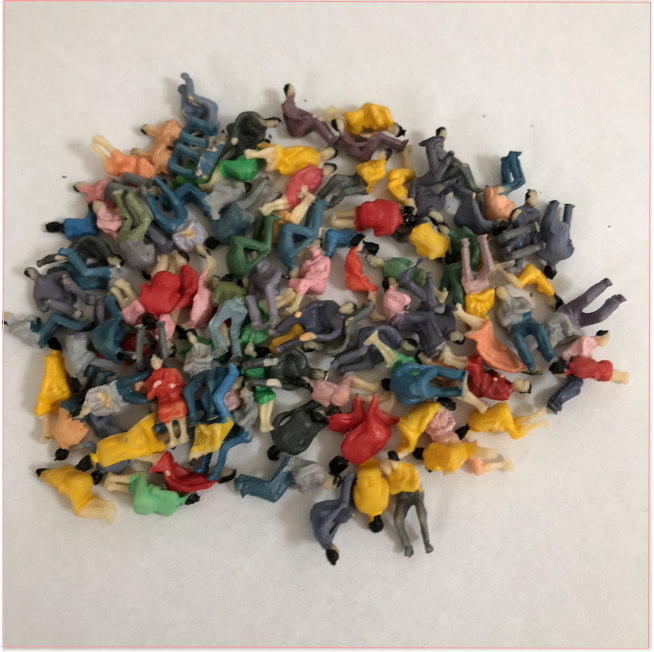 1/100座っている人