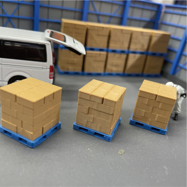 1/64スケールのパレット付きダンボールをジオラマに使用した例