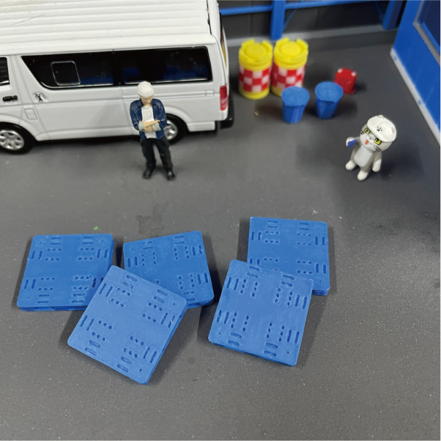 1/64スケールの青色パレット5枚セット。ミニカージオラマに最適！