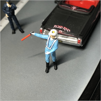1/64フィギュア 警察官 誘導する機動隊員