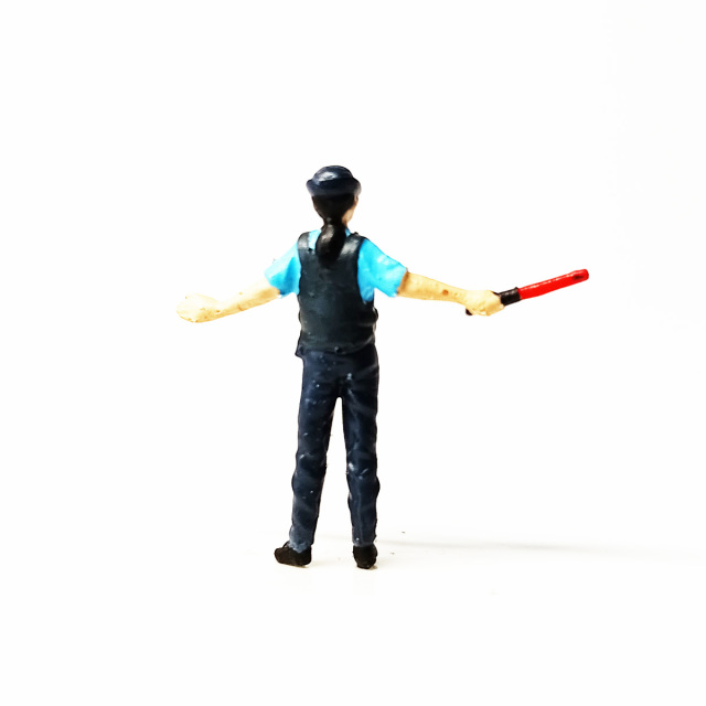 1/64フィギュア 誘導する女性警察官