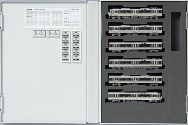 73歳のお客様からいただきました。 TOMIX トミックス JR 223-2000系近郊電車（快速・6両編成）セット 98393
