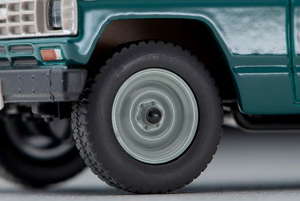 トミカリミテッドヴィンテージNEO LV-N109c 日産サファリ エクストラ