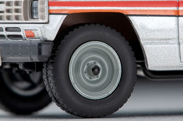 トミカリミテッドヴィンテージNEO LV-N109d 日産サファリ エクストラ