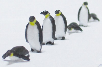 1/100情景アクセサリー ペンギン素材B【YSK】【鉄道模型】【カラーレジン製】【1/100】【ネコポス可】