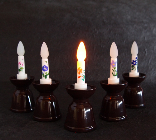 電池式で火を使わないので倒れても安心！ 消灯タイマー付き【手描き・電池式ローソク】