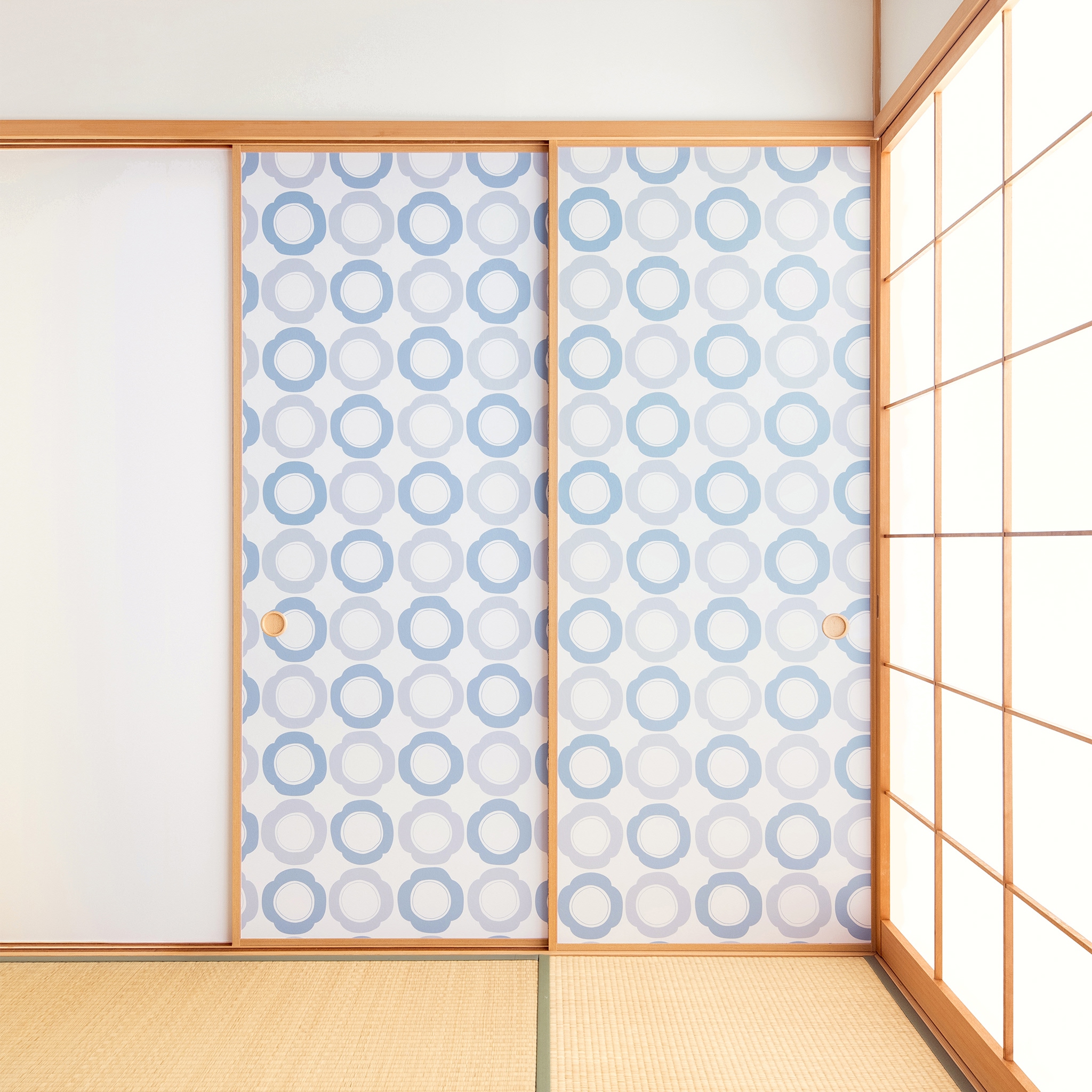 【送料無料】【本襖・和襖】waccara(ワッカラ）両面貼り（入口用）【華木瓜 藍　hana mokkou 藍　】※仕上幅～920ｍｍ迄