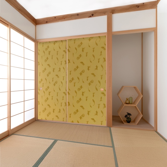 本襖・和襖】waccara(ワッカラ）両面貼り（入口用）【金魚模様 金