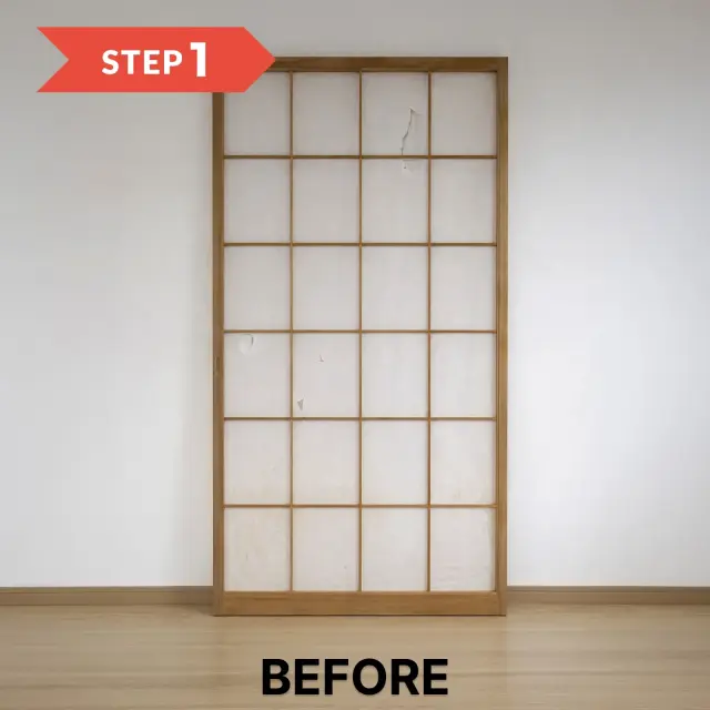 傷みや破れが見られる施工前の障子の状態 STEP1