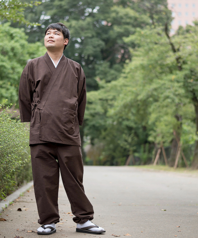 手紡ぎ風・遠州織作務衣 No.65 茶 | 作務衣・甚平通販 和粋庵