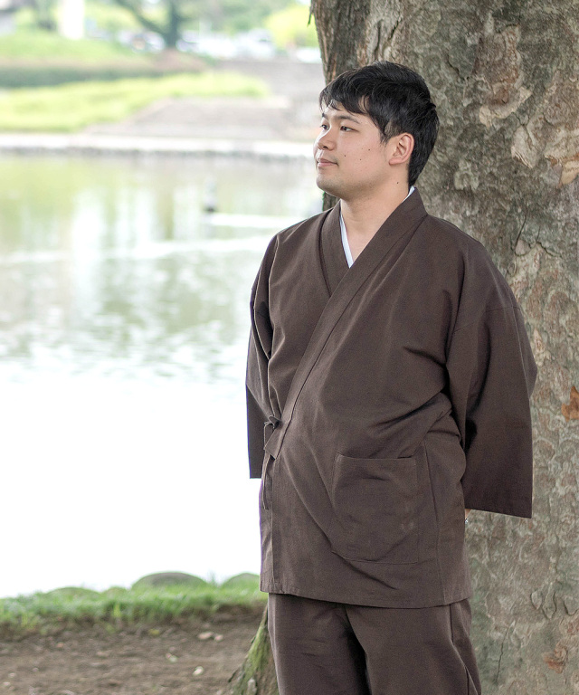手紡ぎ風・遠州織作務衣 No.65 茶 | 作務衣・甚平通販 和粋庵