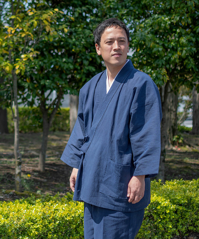 浴衣　夏着物　綿麻　近江縮風　新品未使用　躾付　居敷当付き　アイスコットン 近江ちぢみ 夏物 反物 縮み 綿麻 高級 ぼかし染 縞 夏カラー