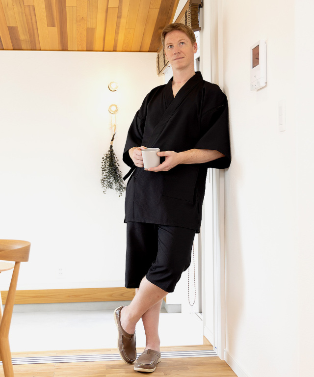 常滑焼作家さんによる表情が何とも素敵な一服してリラックスするカッパ 常滑焼作家さんによる表情が何とも素敵な一服してリラックスする