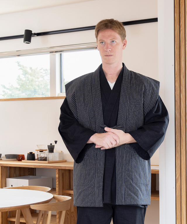 刺子織袖無し綿入袢天 No.2 黒-スペック斑（むら）染め【和粋庵】